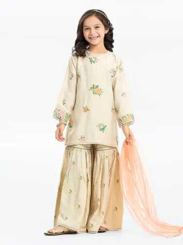 shalwar kameez print and pink dupata