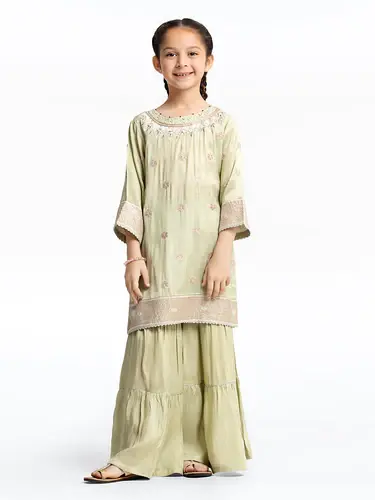 lehenga kurta mehendi